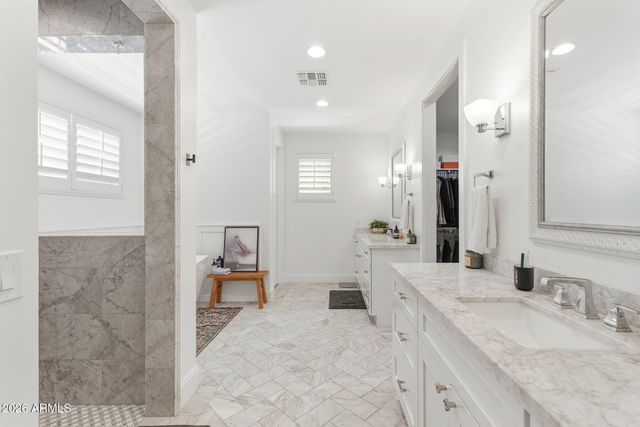 3655 E PICCADILLY Road, Phoenix, AZ 85018