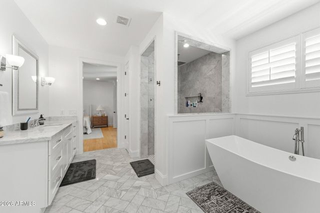 3655 E PICCADILLY Road, Phoenix, AZ 85018
