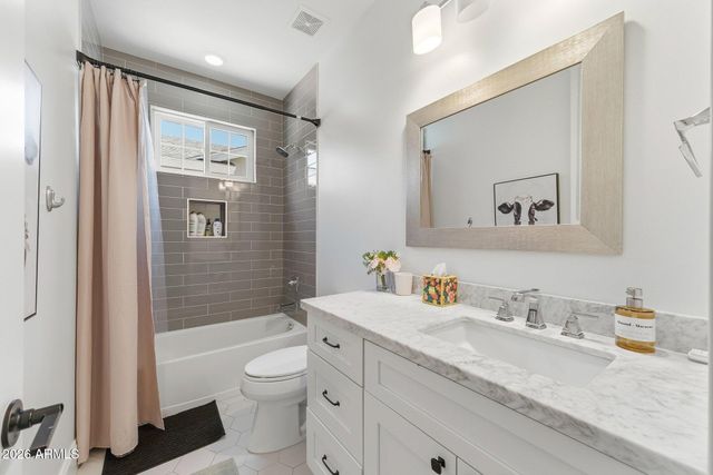 3655 E PICCADILLY Road, Phoenix, AZ 85018