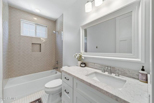 3655 E PICCADILLY Road, Phoenix, AZ 85018