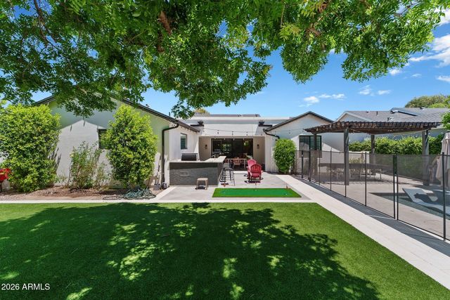 3655 E PICCADILLY Road, Phoenix, AZ 85018