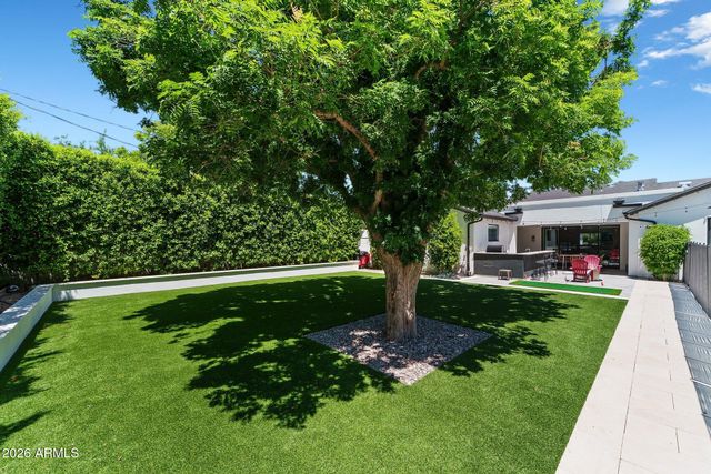 3655 E PICCADILLY Road, Phoenix, AZ 85018