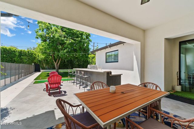 3655 E PICCADILLY Road, Phoenix, AZ 85018