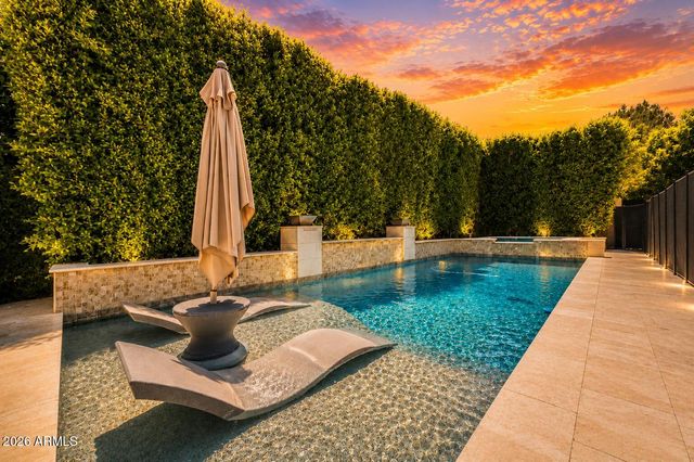 3655 E PICCADILLY Road, Phoenix, AZ 85018