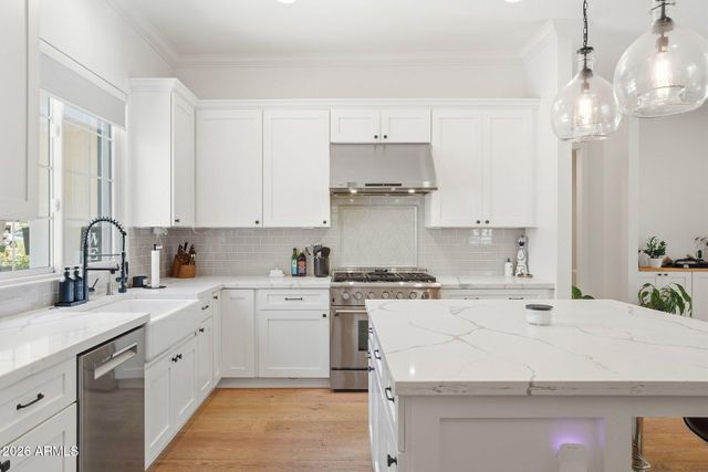 3655 E PICCADILLY Road, Phoenix, AZ 85018