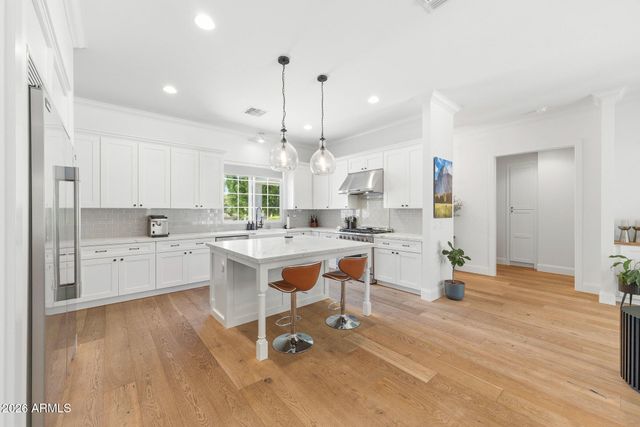 3655 E PICCADILLY Road, Phoenix, AZ 85018