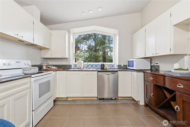 2431 Evergreen Point Rd, Medina, WA 98039