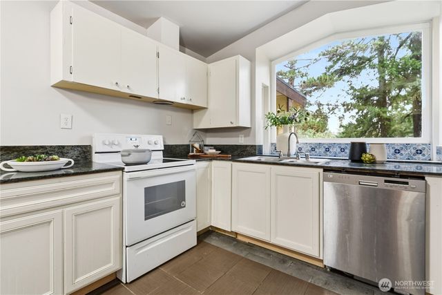 2431 Evergreen Point Rd, Medina, WA 98039