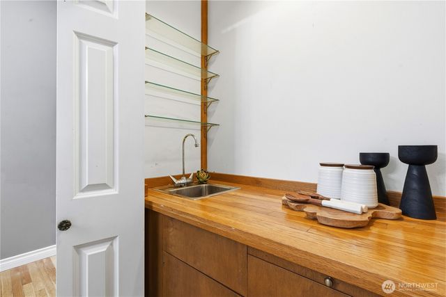 2431 Evergreen Point Rd, Medina, WA 98039