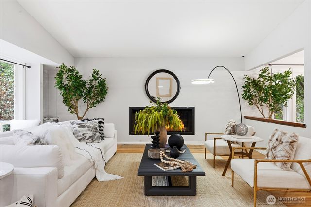 2431 Evergreen Point Rd, Medina, WA 98039