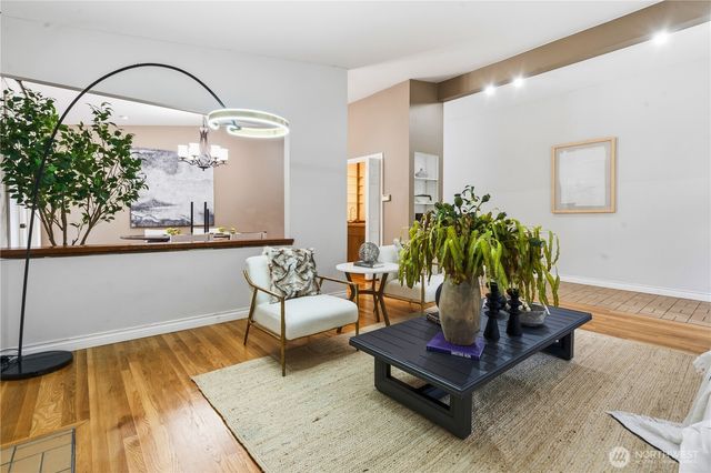 2431 Evergreen Point Rd, Medina, WA 98039