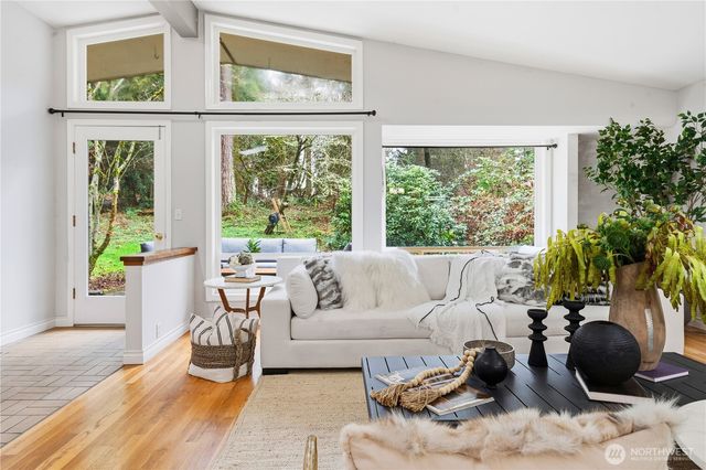 2431 Evergreen Point Rd, Medina, WA 98039