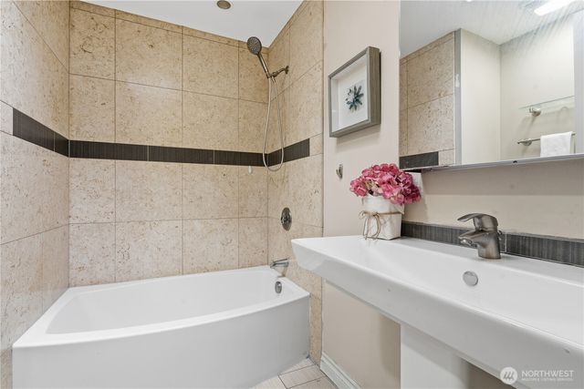 2431 Evergreen Point Rd, Medina, WA 98039