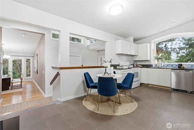 2431 Evergreen Point Rd, Medina, WA 98039