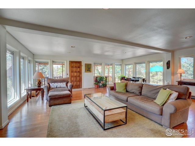 5196 Oxford Rd, Longmont, CO 80503