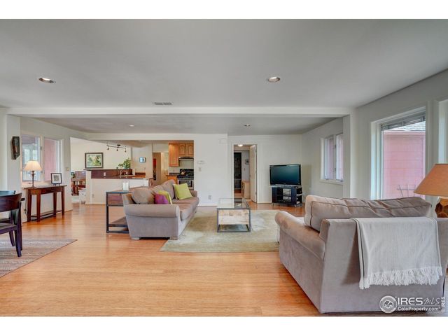 5196 Oxford Rd, Longmont, CO 80503
