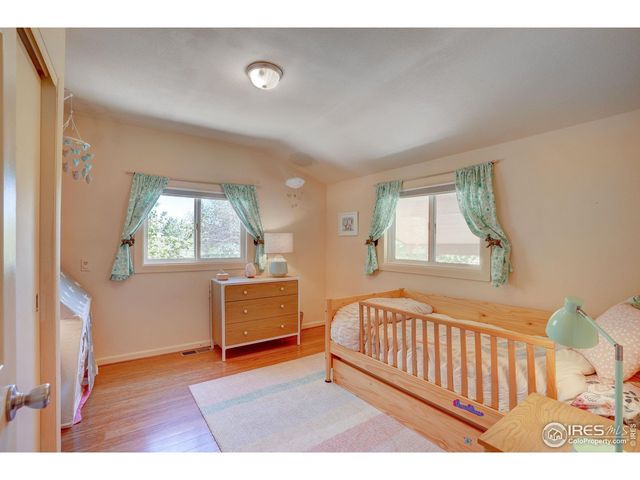 5196 Oxford Rd, Longmont, CO 80503