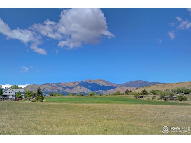5196 Oxford Rd, Longmont, CO 80503