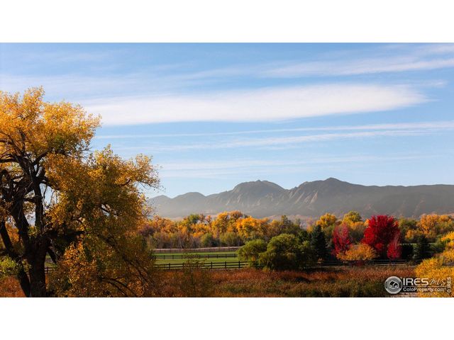 5196 Oxford Rd, Longmont, CO 80503