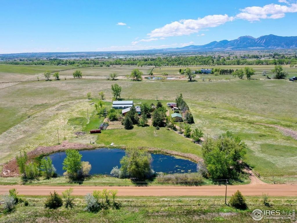 5196 Oxford Rd, Longmont, CO 80503