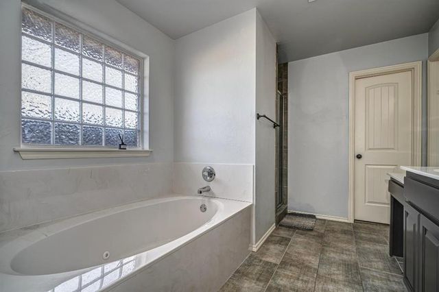 7121 Cherokee Court, Warr Acres, OK 73132