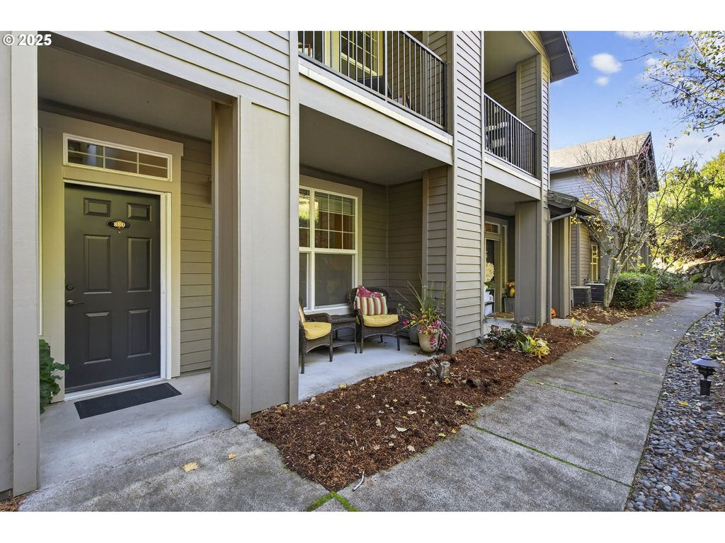 880 SPRINGTREE Ln, West Linn, OR 97068