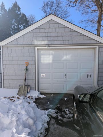 209 S 11th Street, Lindenhurst, NY 11757