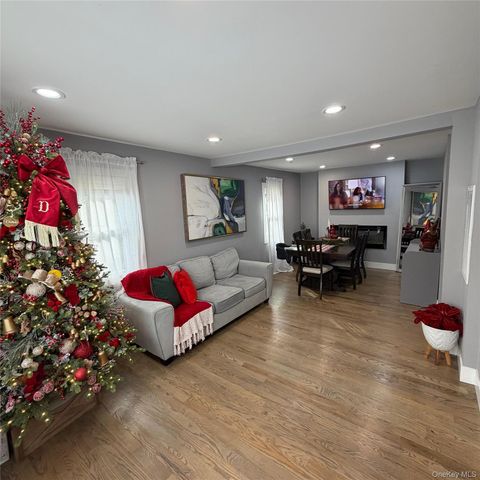 209 S 11th Street, Lindenhurst, NY 11757