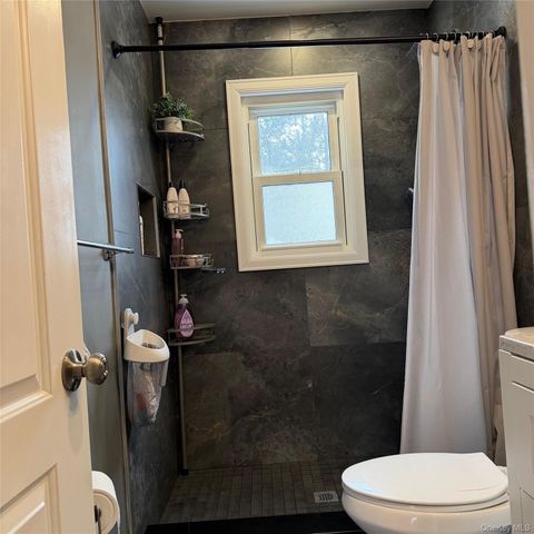 209 S 11th Street, Lindenhurst, NY 11757