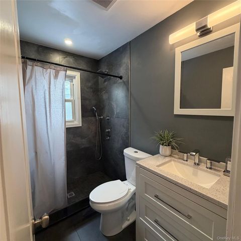 209 S 11th Street, Lindenhurst, NY 11757