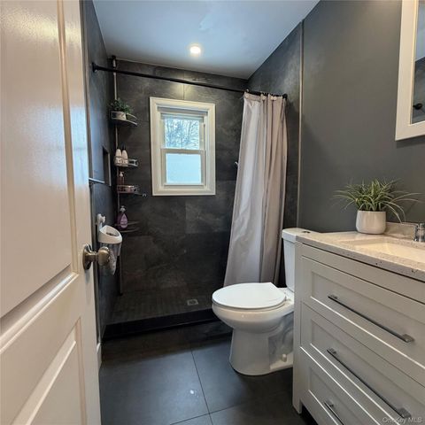 209 S 11th Street, Lindenhurst, NY 11757