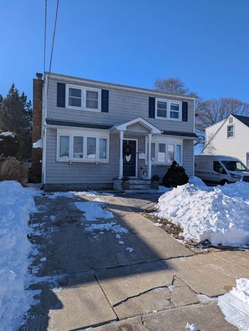 209 S 11th Street, Lindenhurst, NY 11757