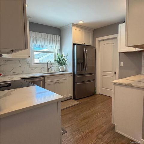 209 S 11th Street, Lindenhurst, NY 11757