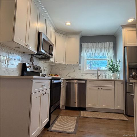 209 S 11th Street, Lindenhurst, NY 11757