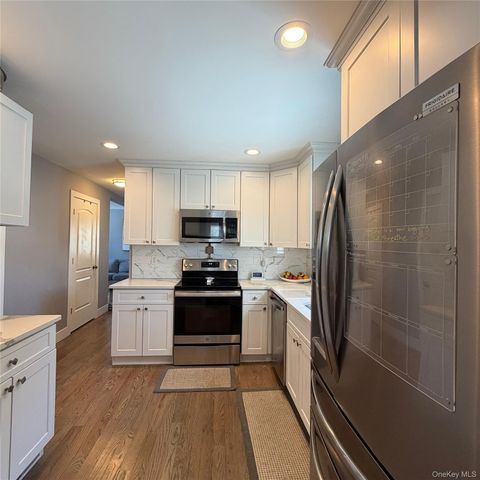 209 S 11th Street, Lindenhurst, NY 11757