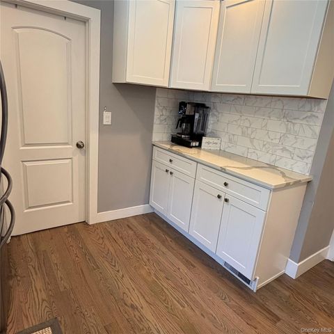 209 S 11th Street, Lindenhurst, NY 11757