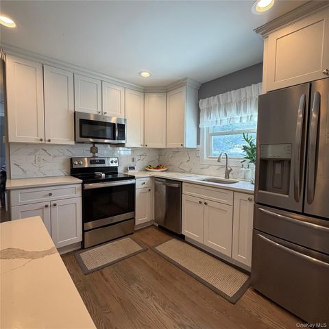 209 S 11th Street, Lindenhurst, NY 11757