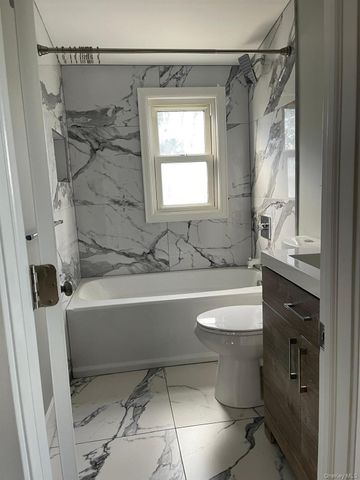 209 S 11th Street, Lindenhurst, NY 11757