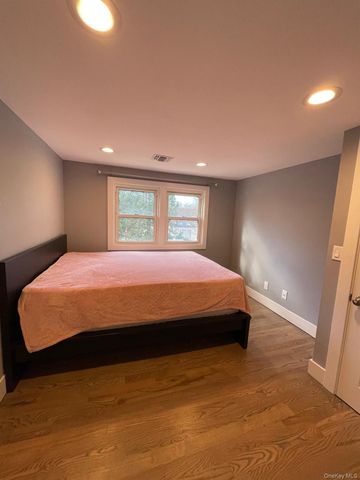 209 S 11th Street, Lindenhurst, NY 11757