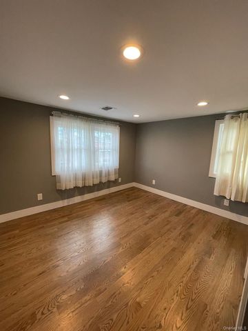 209 S 11th Street, Lindenhurst, NY 11757