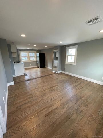 209 S 11th Street, Lindenhurst, NY 11757