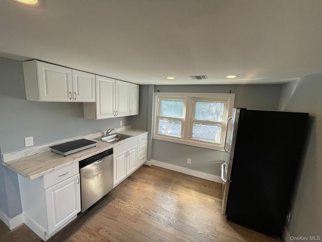 209 S 11th Street, Lindenhurst, NY 11757