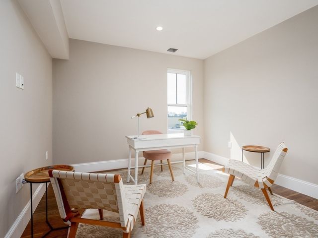 45 L Street 20, Boston, MA 02127