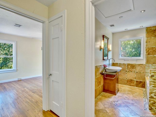 785 Burr, Terrell Hills, TX 78209