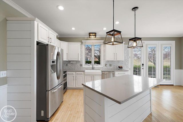 59807 Glacier Ridge N. Drive, Washington Twp, MI 48094