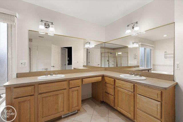59807 Glacier Ridge N. Drive, Washington Twp, MI 48094