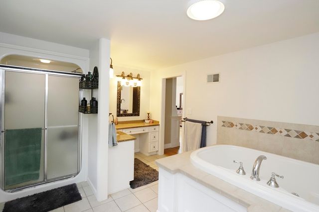 12 Amanda Rd, Freetown, MA 02702
