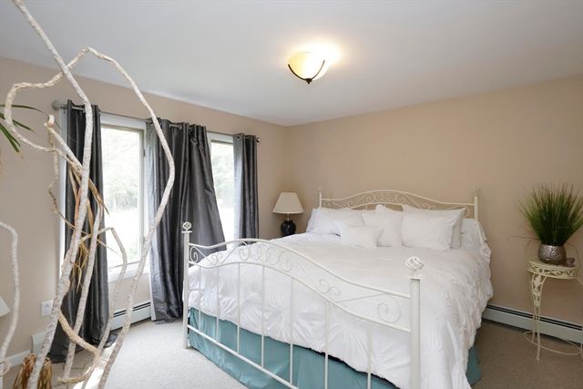 12 Amanda Rd, Freetown, MA 02702