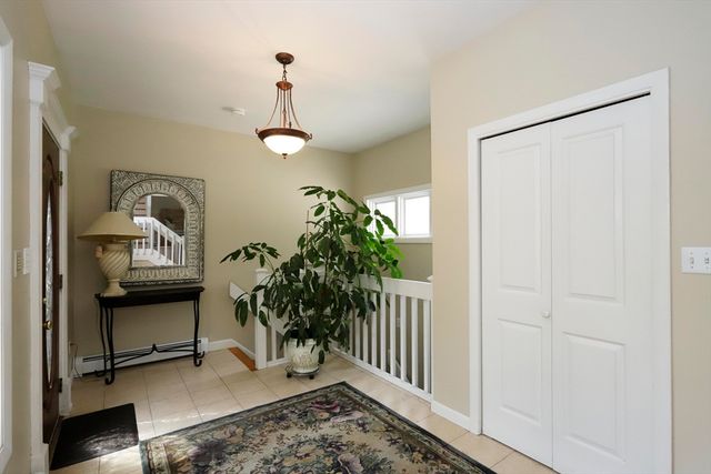 12 Amanda Rd, Freetown, MA 02702