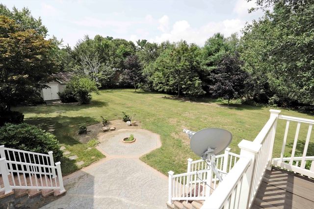 12 Amanda Rd, Freetown, MA 02702